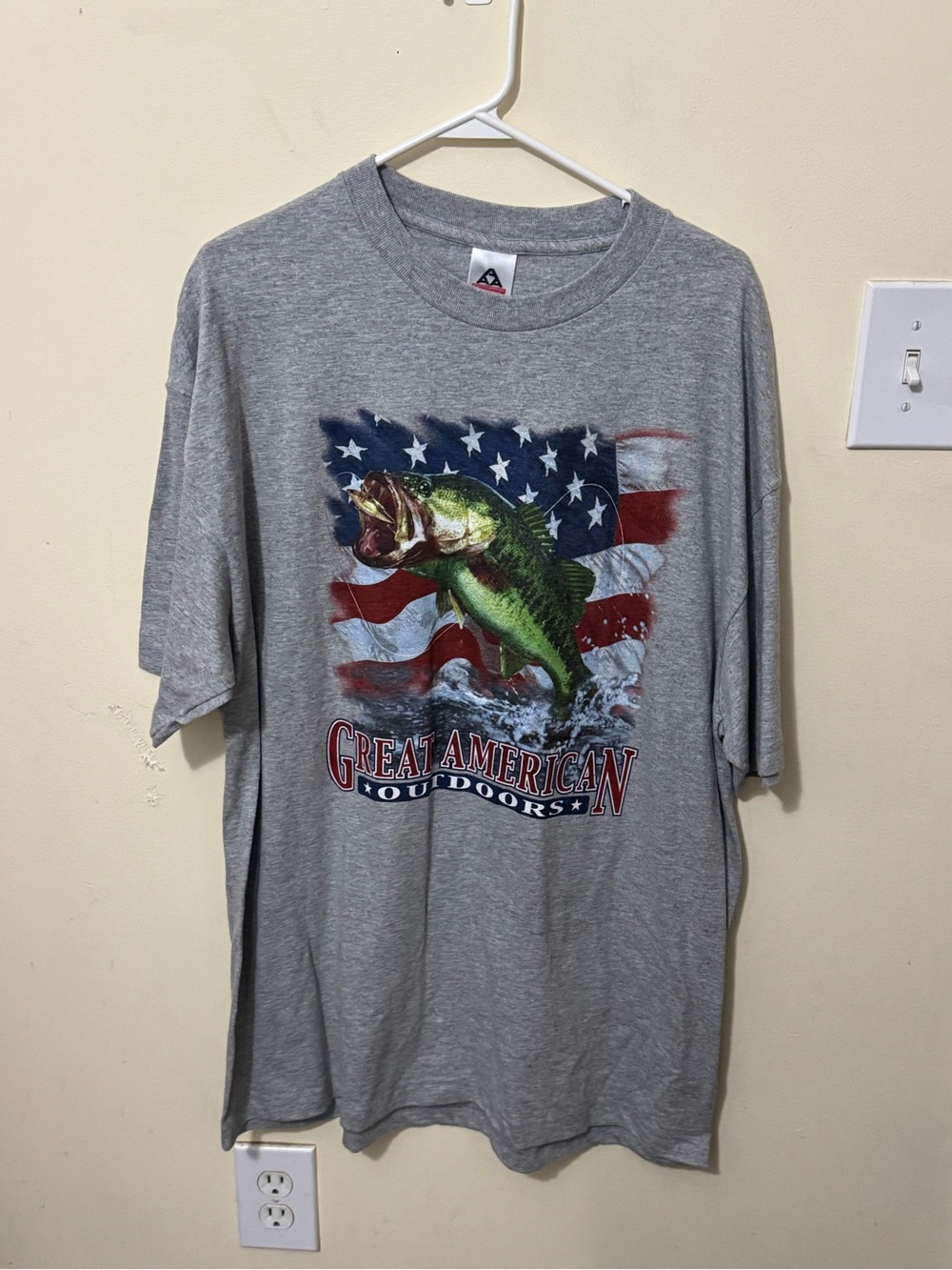 Great American Outdoors Gray Short-Sleeve Fishing Graphic Tee